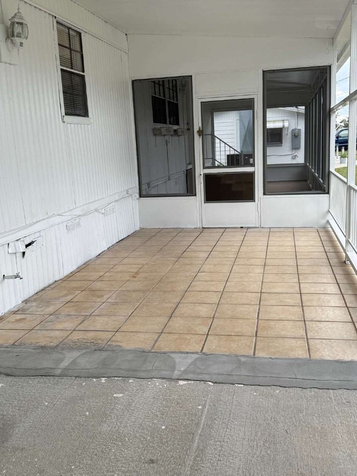 1607 Dolphin Dr - Photo 3 of 18