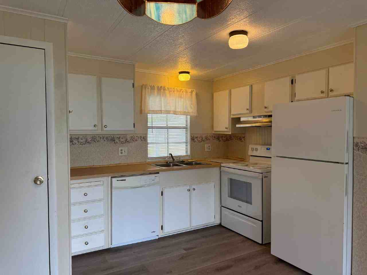 1607 Dolphin Dr - Photo 7 of 18