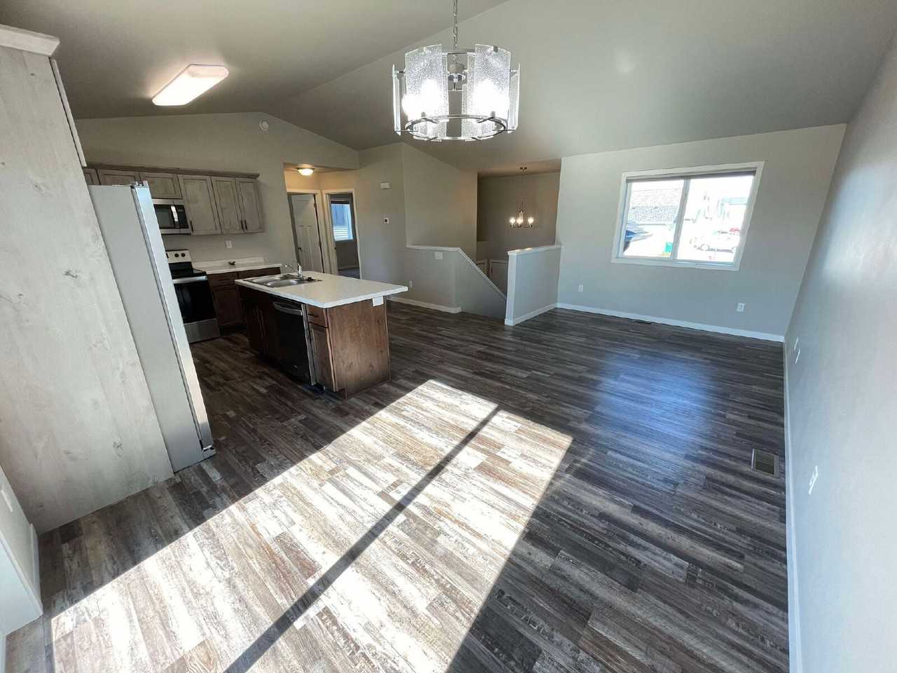 1071 Barnes Dr - Photo 5 of 15