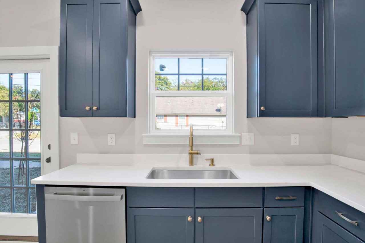 1020 N D St - Photo 6 of 24