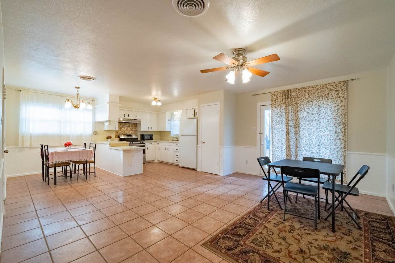 5202 47th St - Photo 4 of 19