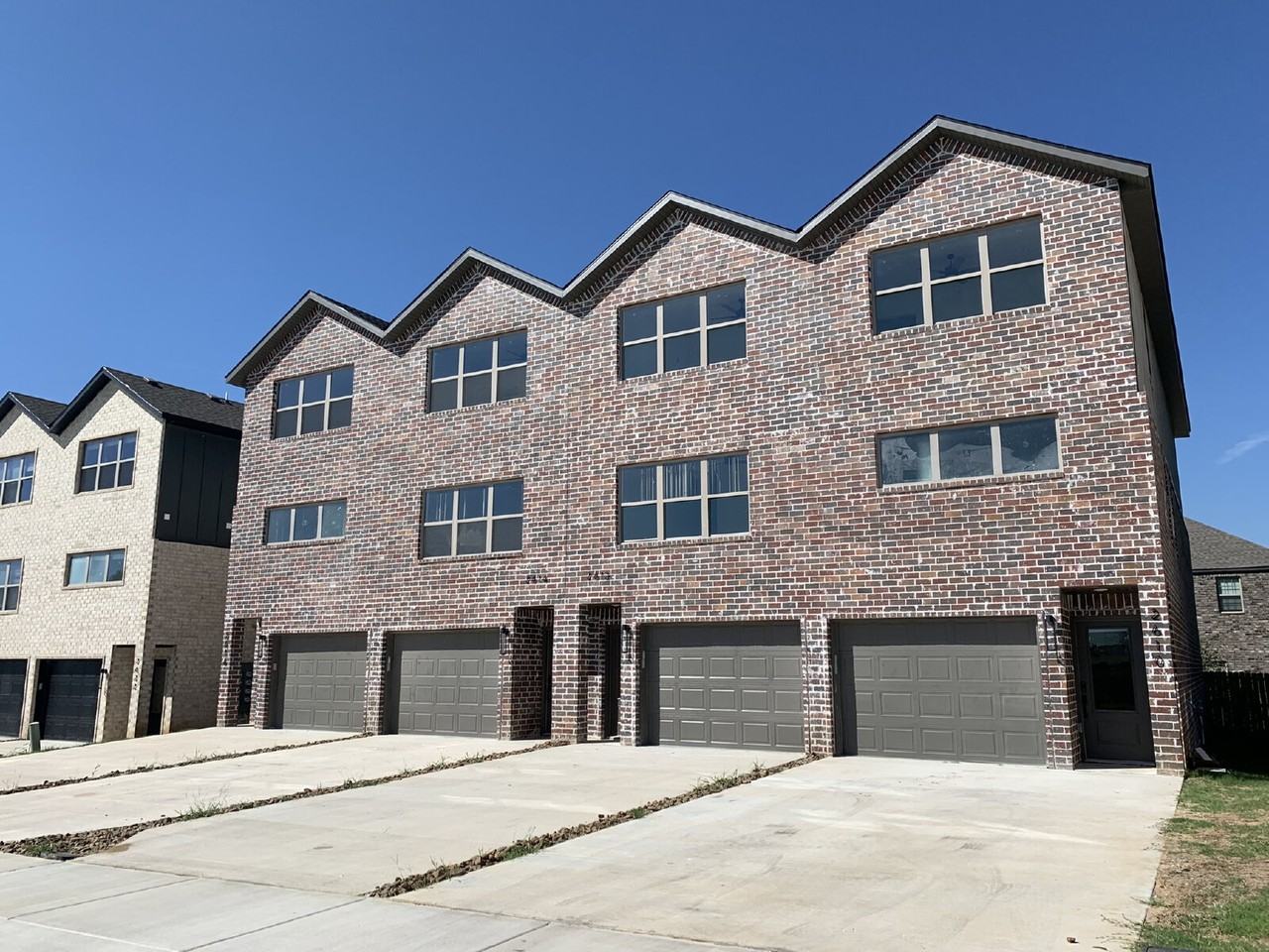 2614 Sw Livingston Sq - Photo 3 of 30