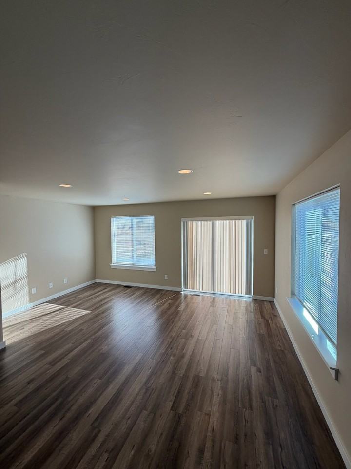 4022 Sunstone St - Photo 2 of 13