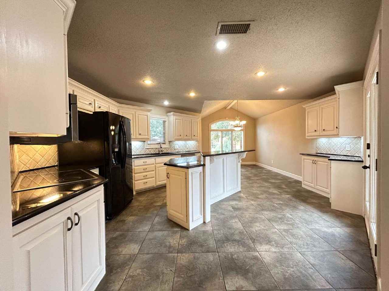 4101 101st St - Photo 5 of 19