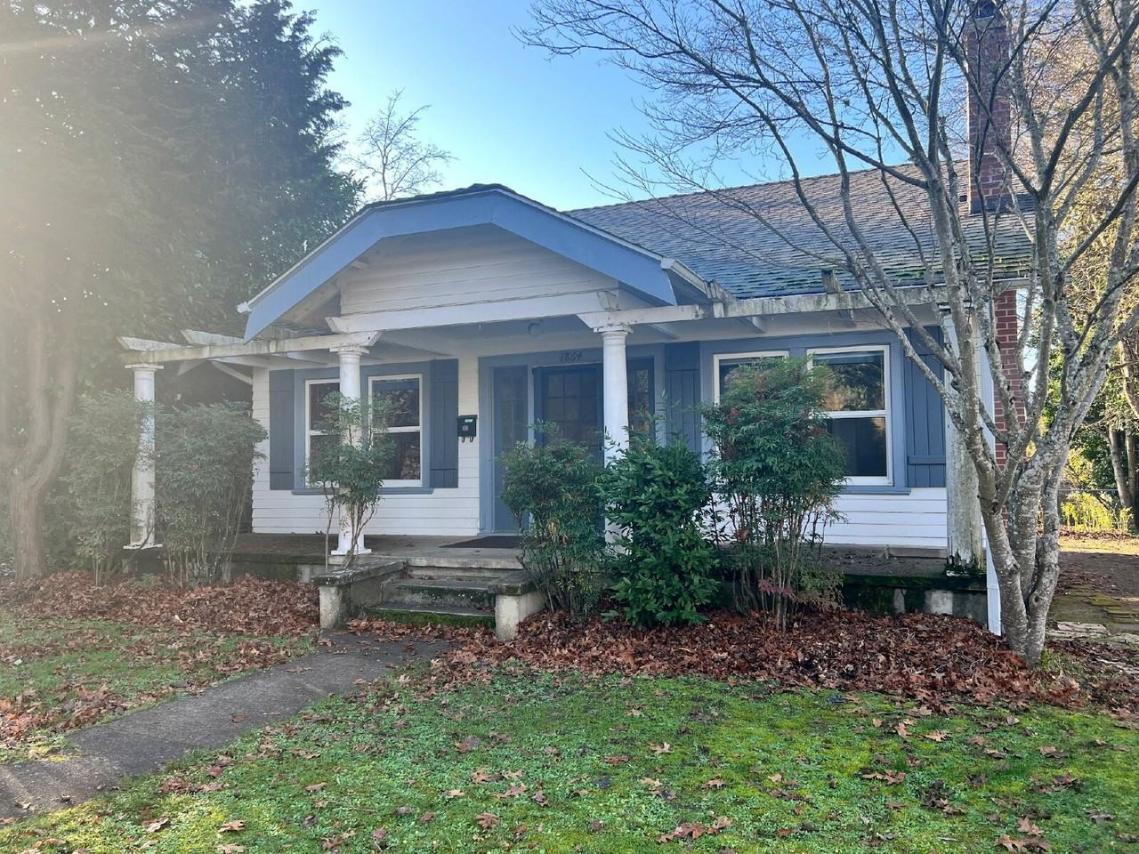 1864 Moss St - Photo 2 of 13