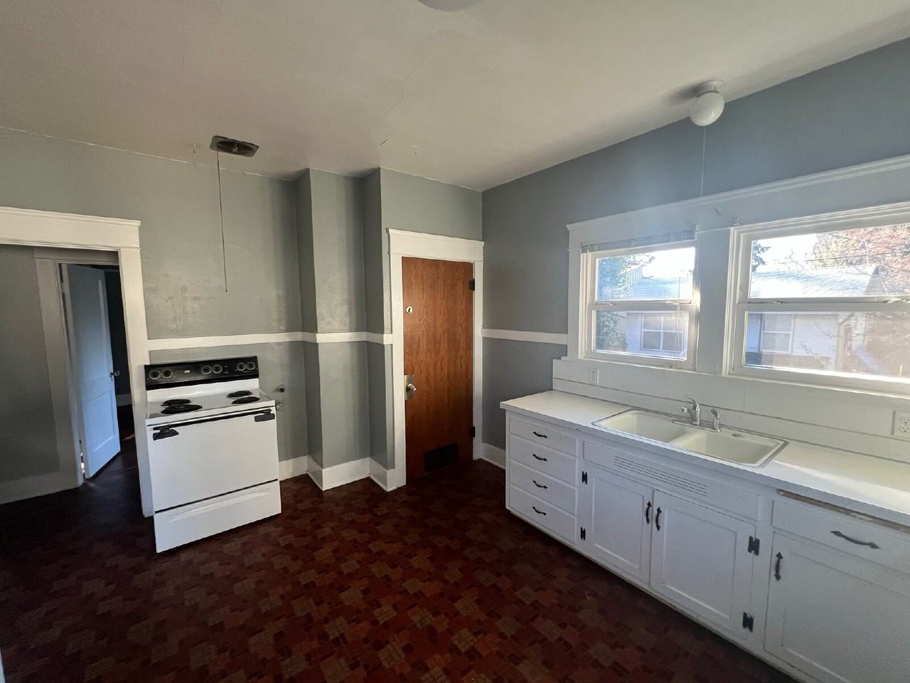 1864 Moss St - Photo 7 of 13