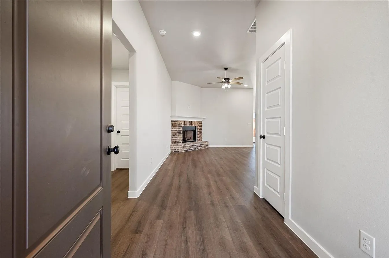 2916 Corpus Ave - Photo 2 of 19