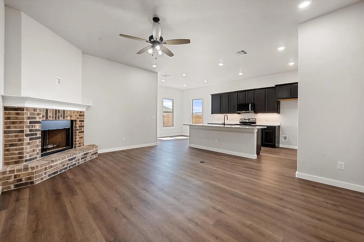 2916 Corpus Ave - Photo 3 of 19