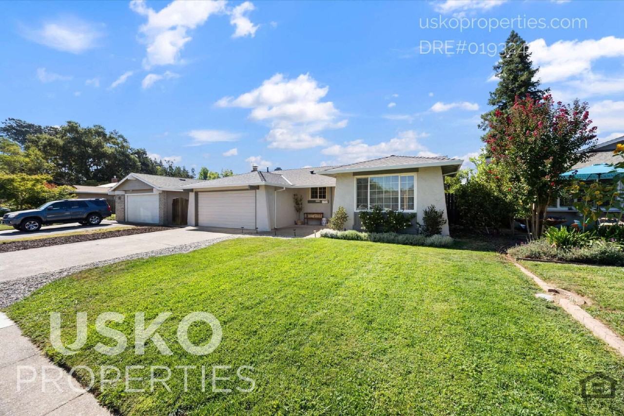 8844 Garden Glen Way - Photo 2 of 28