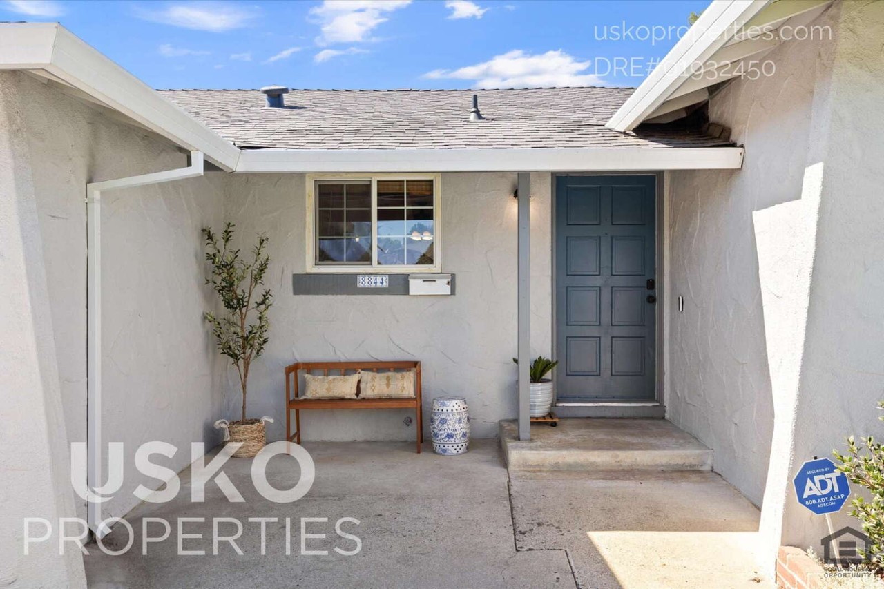 8844 Garden Glen Way - Photo 4 of 28