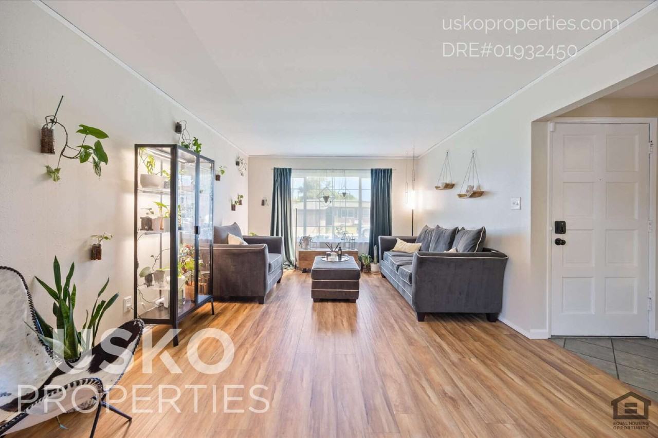 8844 Garden Glen Way - Photo 5 of 28