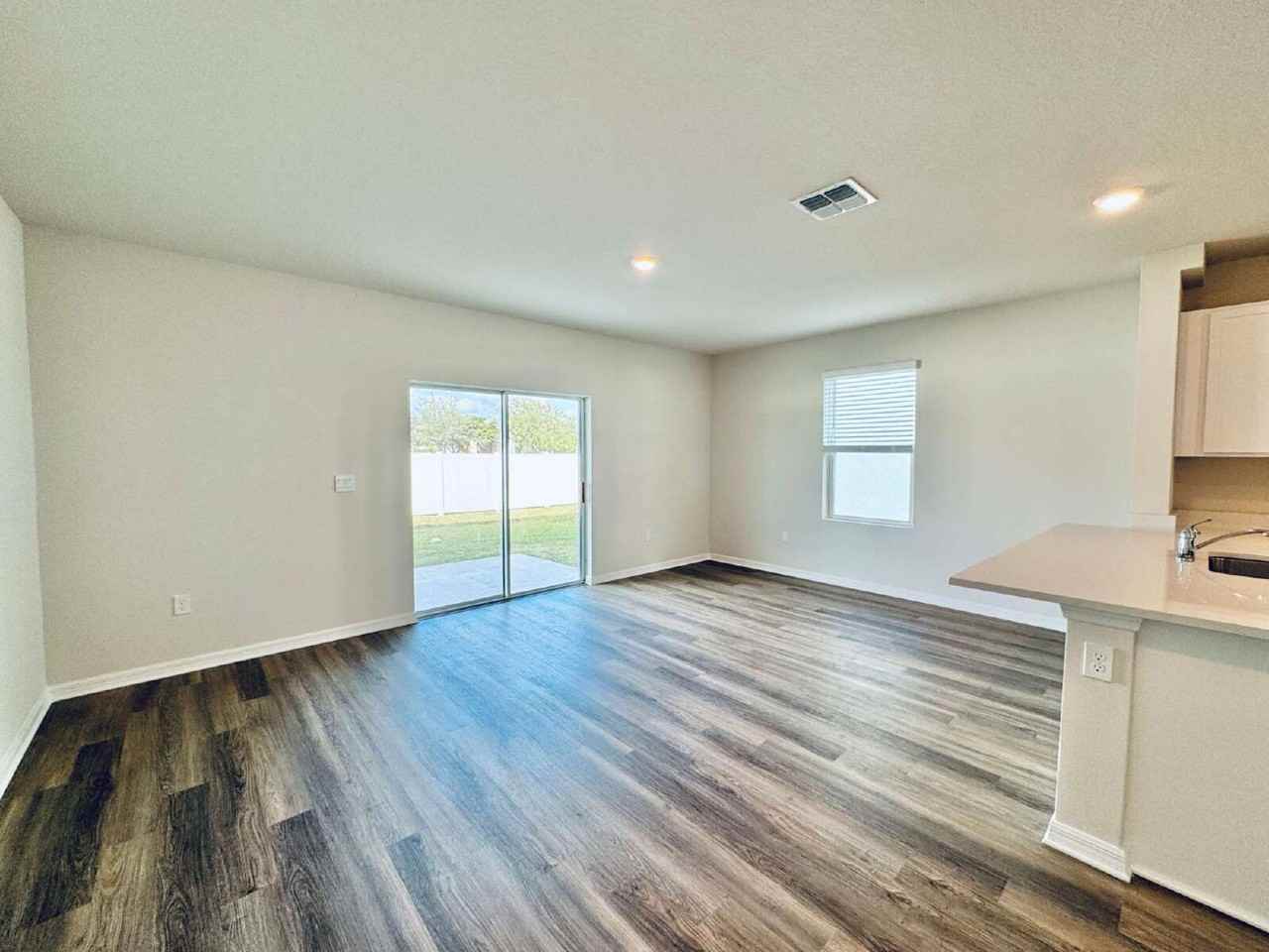 2755 Newbern Banks Dr - Photo 2 of 34