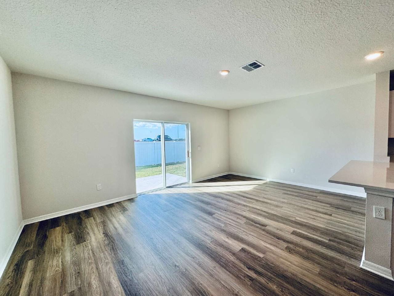 4326 Miller Pointe Ct - Photo 3 of 37