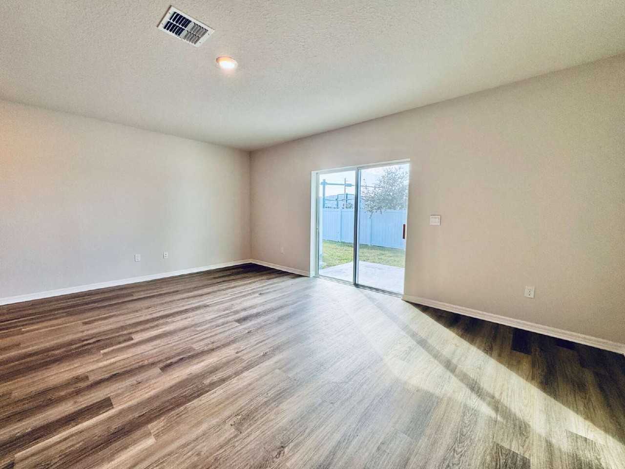 4326 Miller Pointe Ct - Photo 6 of 37