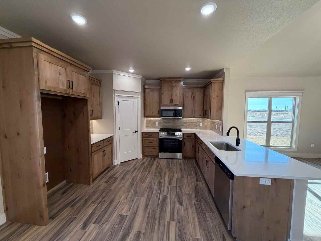 406 Essex Ln - Photo 3 of 16