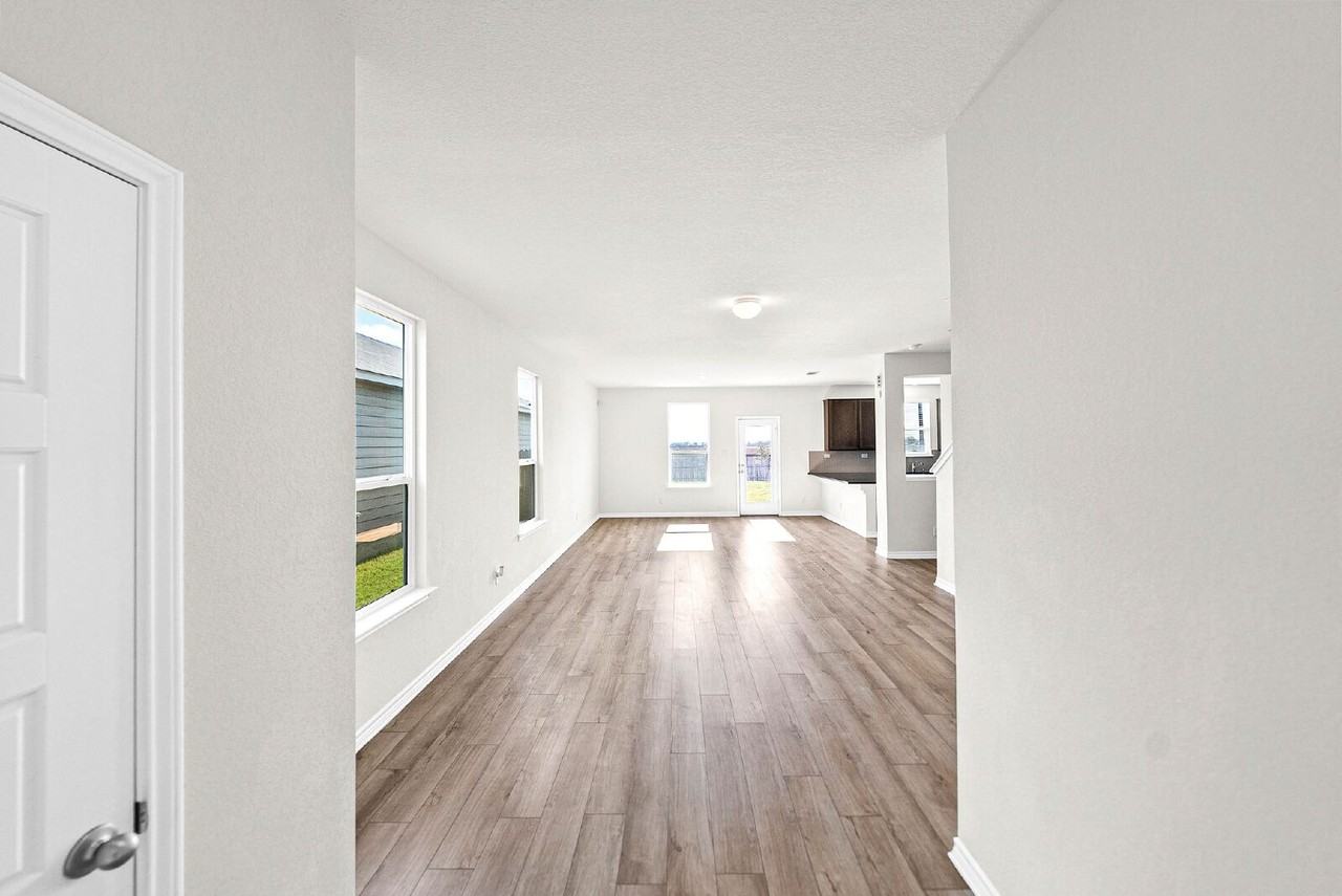 4750 Broadside Ave - Photo 5 of 46