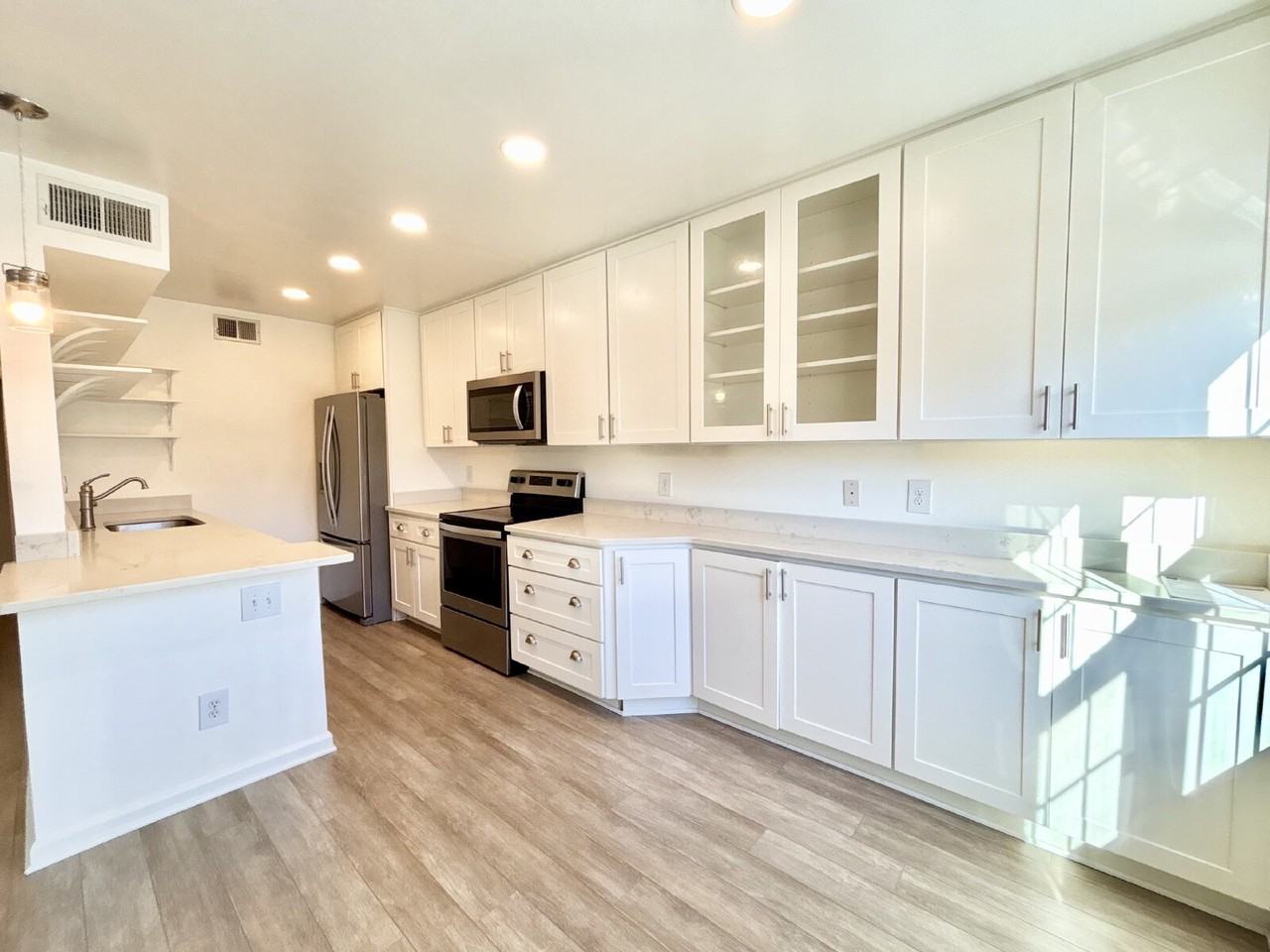 1441 Deerpond Ln - Photo 6 of 15