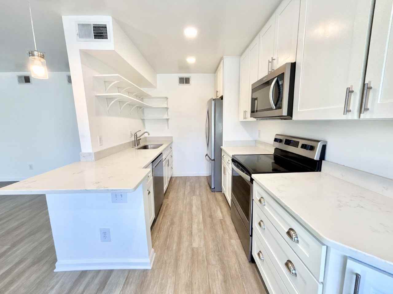 1441 Deerpond Ln - Photo 7 of 15