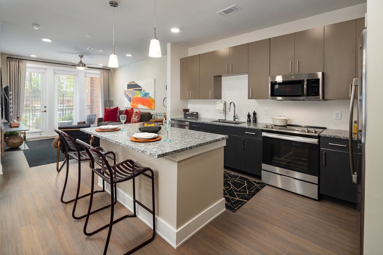 915 Glenwood Apartments at Grant Park - Photo 2 of 51