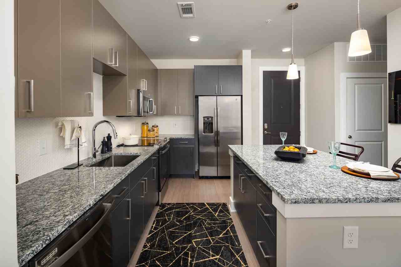 915 Glenwood Apartments at Grant Park - Photo 3 of 51