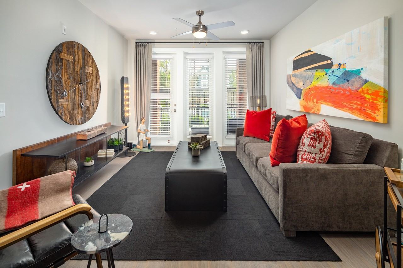 915 Glenwood Apartments at Grant Park - Photo 4 of 51