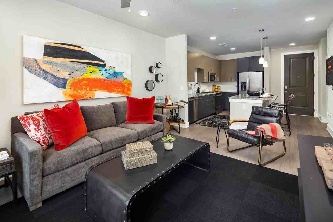 915 Glenwood Apartments at Grant Park - Photo 5 of 51