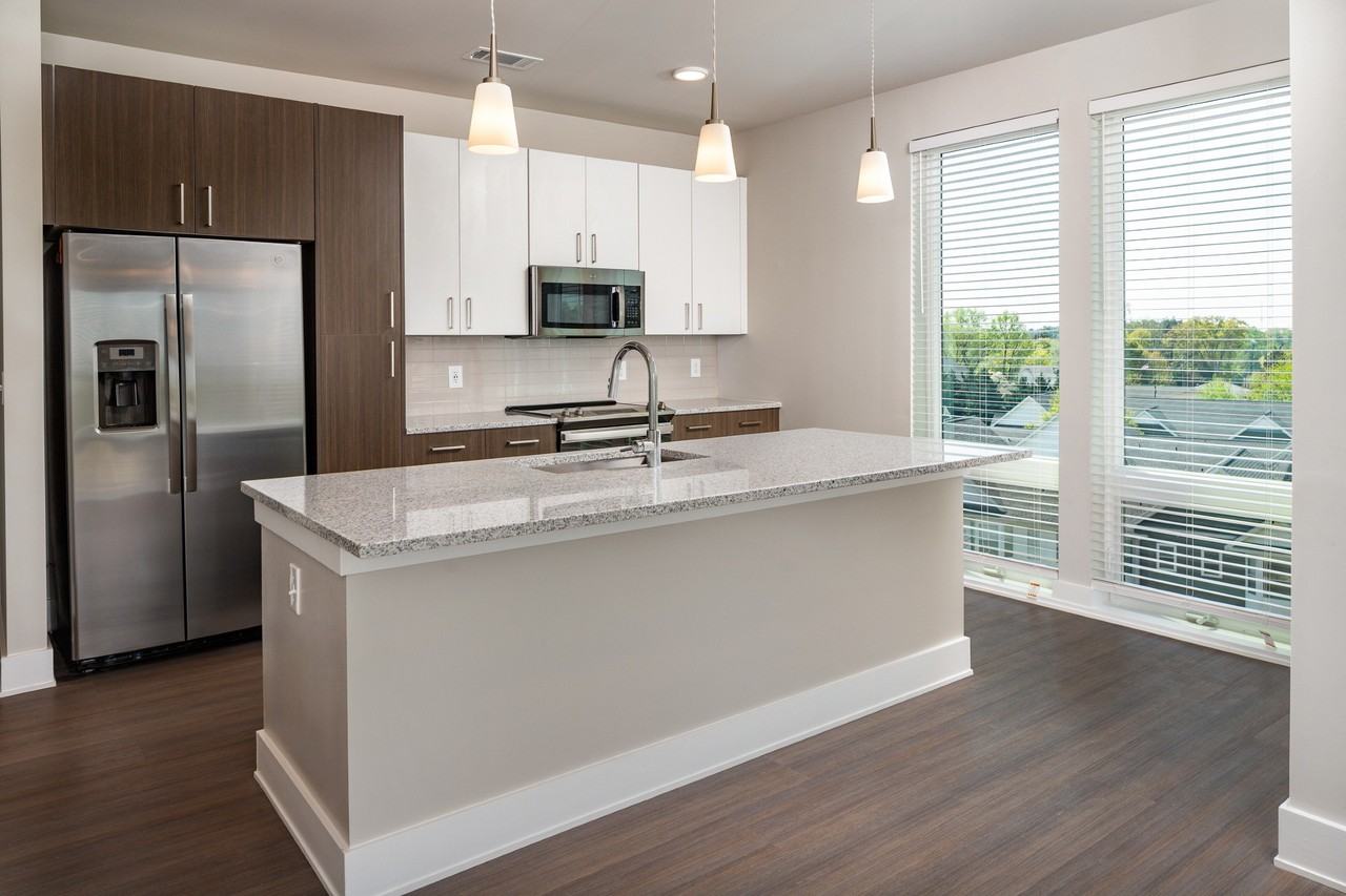 915 Glenwood Apartments at Grant Park - Photo 7 of 51