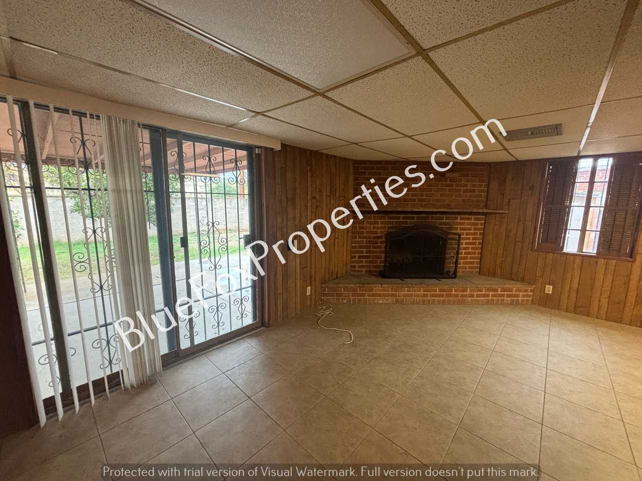 4825 E 23rd St - Photo 4 of 17