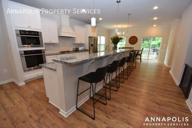 1379 Hawthorn Dr - Photo 2 of 21