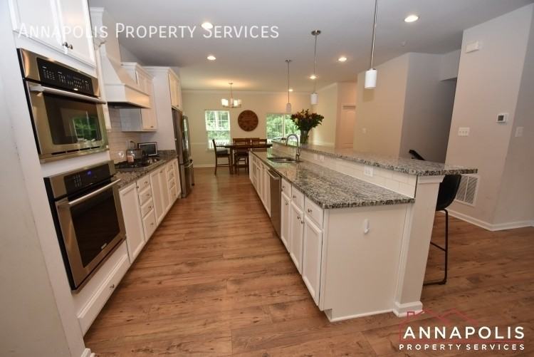 1379 Hawthorn Dr - Photo 4 of 21