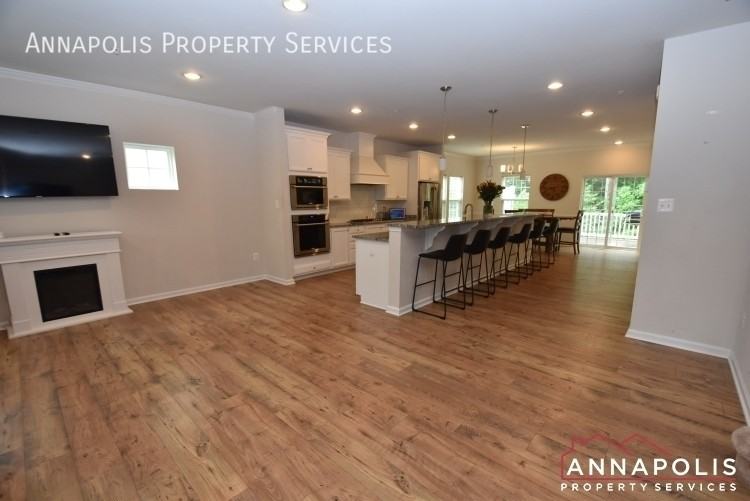 1379 Hawthorn Dr - Photo 5 of 21