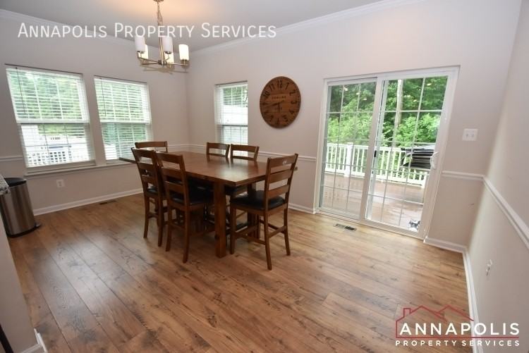 1379 Hawthorn Dr - Photo 6 of 21