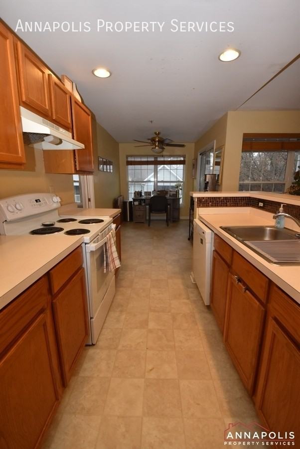 2008 Peggy Stewart Way #301 - Photo 3 of 24