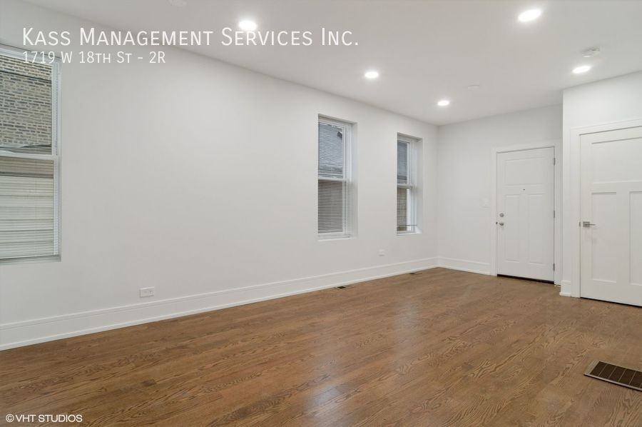 1719 W 18th St #2R - Photo 6 of 8