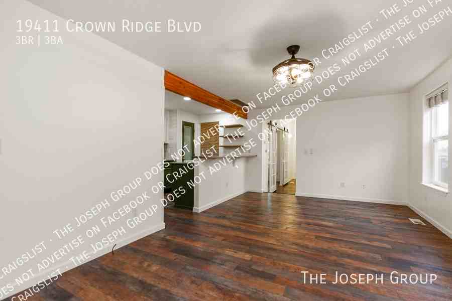 19411 Crown Ridge Blvd - Photo 4 of 38