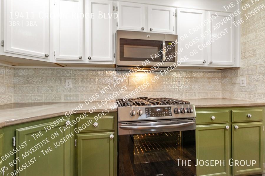 19411 Crown Ridge Blvd - Photo 6 of 38