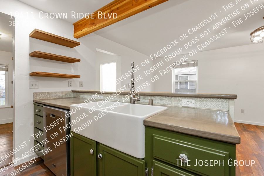 19411 Crown Ridge Blvd - Photo 7 of 38