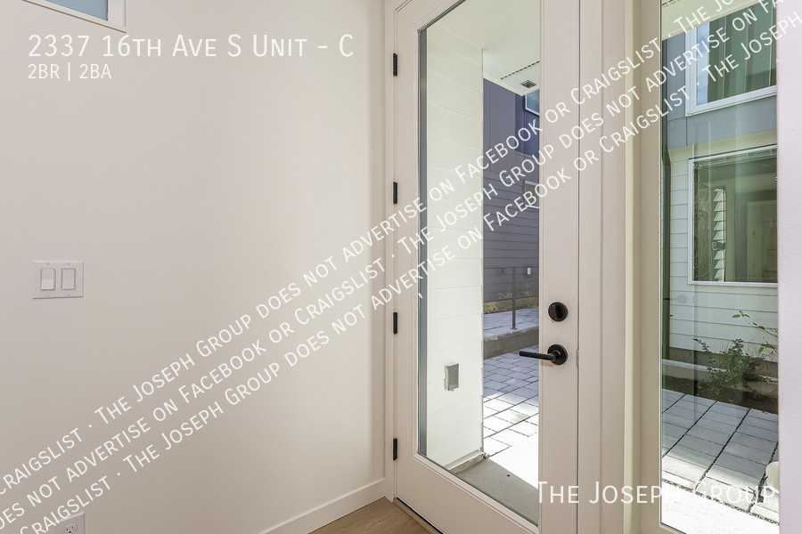 2337 16th Ave S #C - Photo 4 of 28