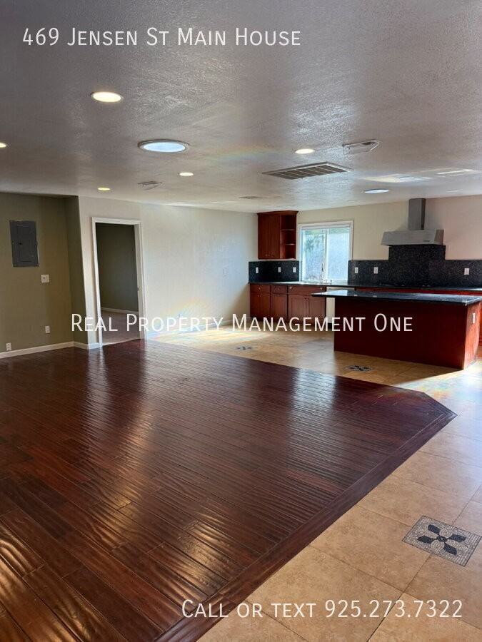 469 469 Jensen St Main House #B - Photo 3 of 26