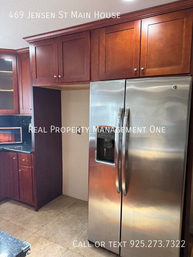 469 469 Jensen St Main House #B - Photo 7 of 26