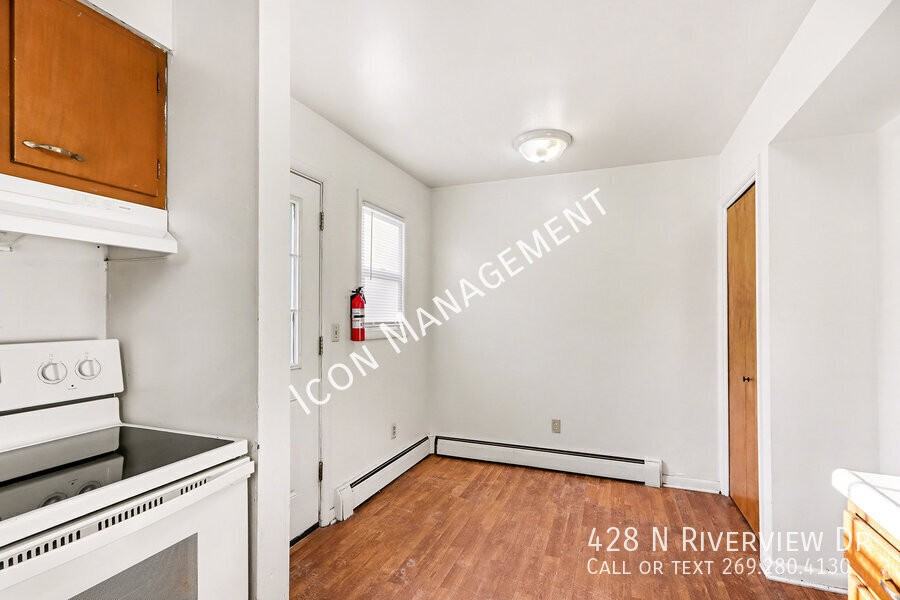 428 N Riverview Dr - Photo 4 of 14