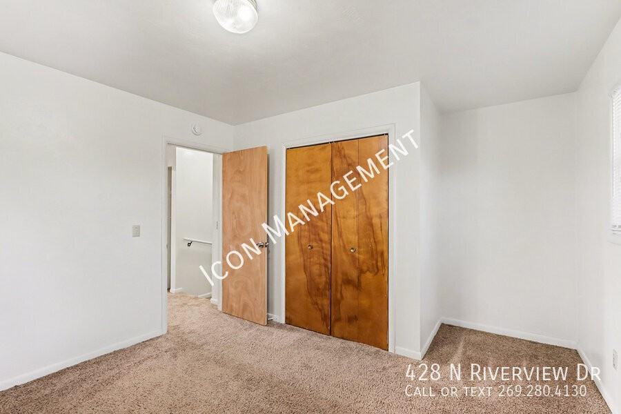 428 N Riverview Dr - Photo 7 of 14