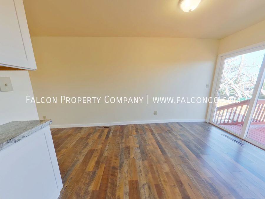 475 Loomis Ave - Photo 5 of 14