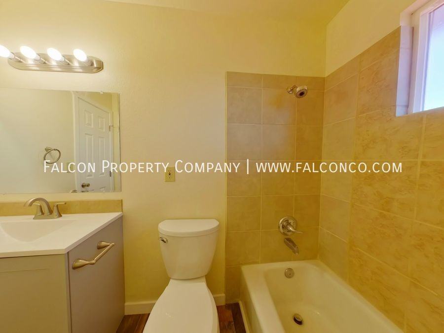 475 Loomis Ave - Photo 6 of 14