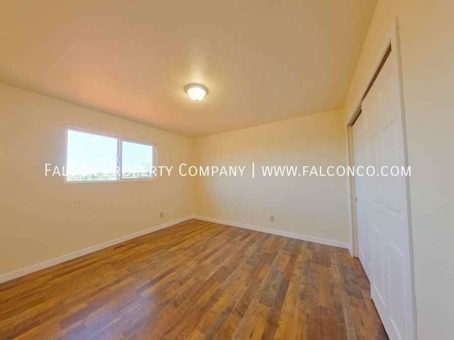 475 Loomis Ave - Photo 7 of 14