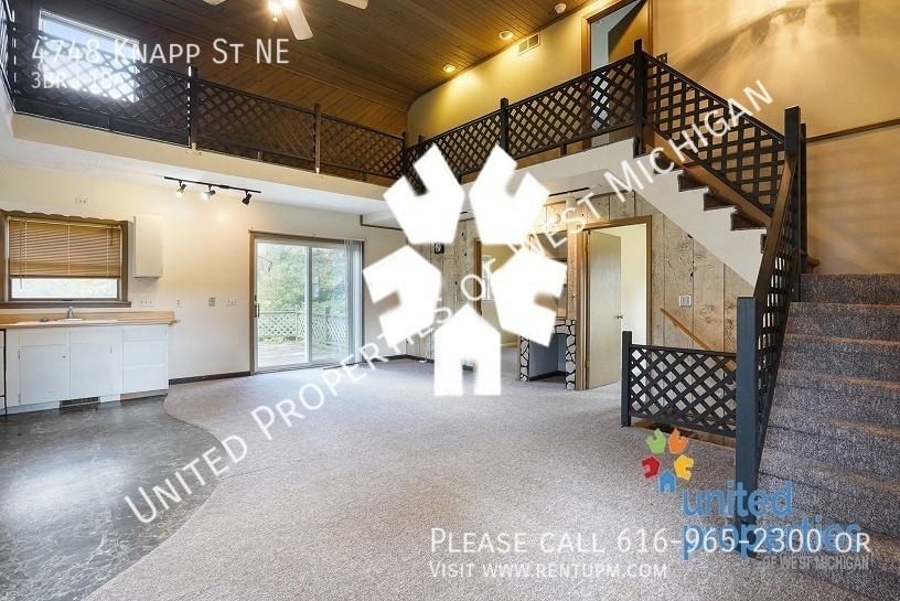 4748 Knapp St Ne - Photo 4 of 21