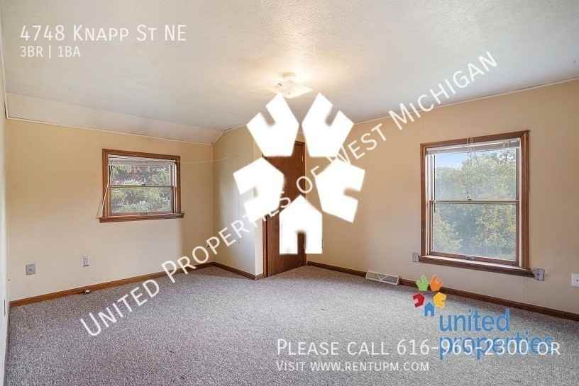 4748 Knapp St Ne - Photo 6 of 21