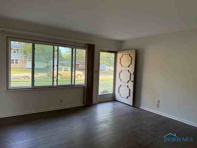 1836 Gayle Ln - Photo 3 of 34