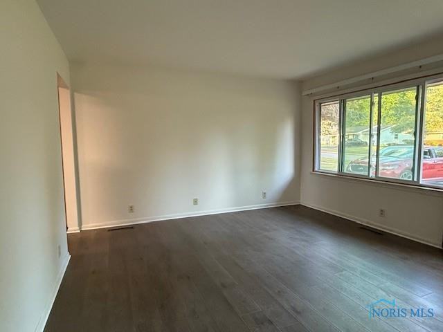 1836 Gayle Ln - Photo 5 of 34