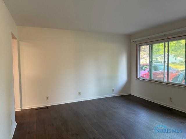 1836 Gayle Ln - Photo 6 of 34